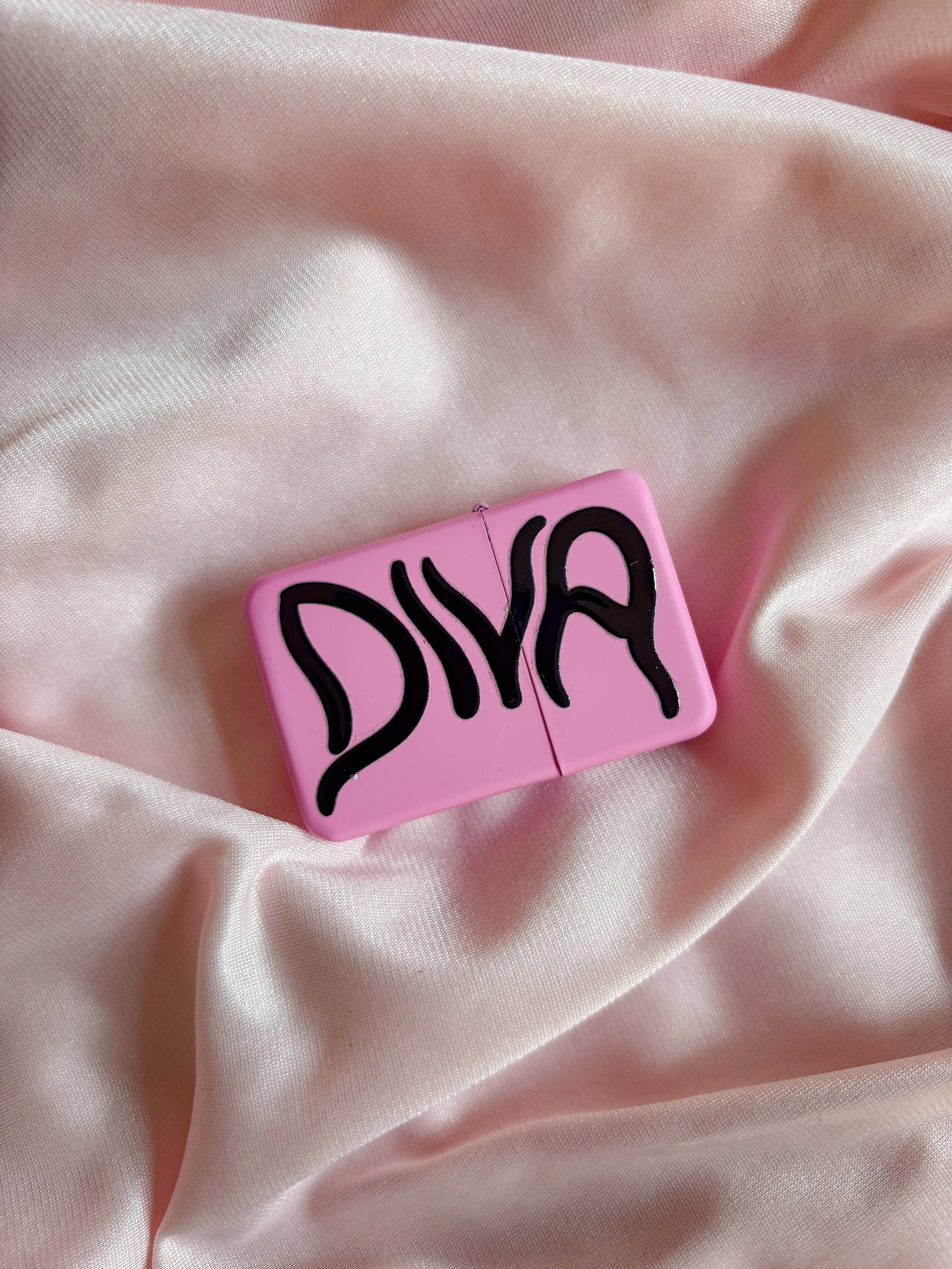 Diva Lighter: Pink