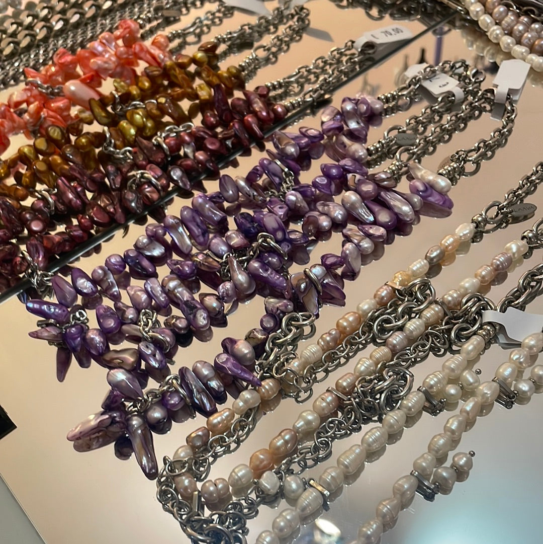 Laava Pearl Necklace 79 (colored & extra metal)