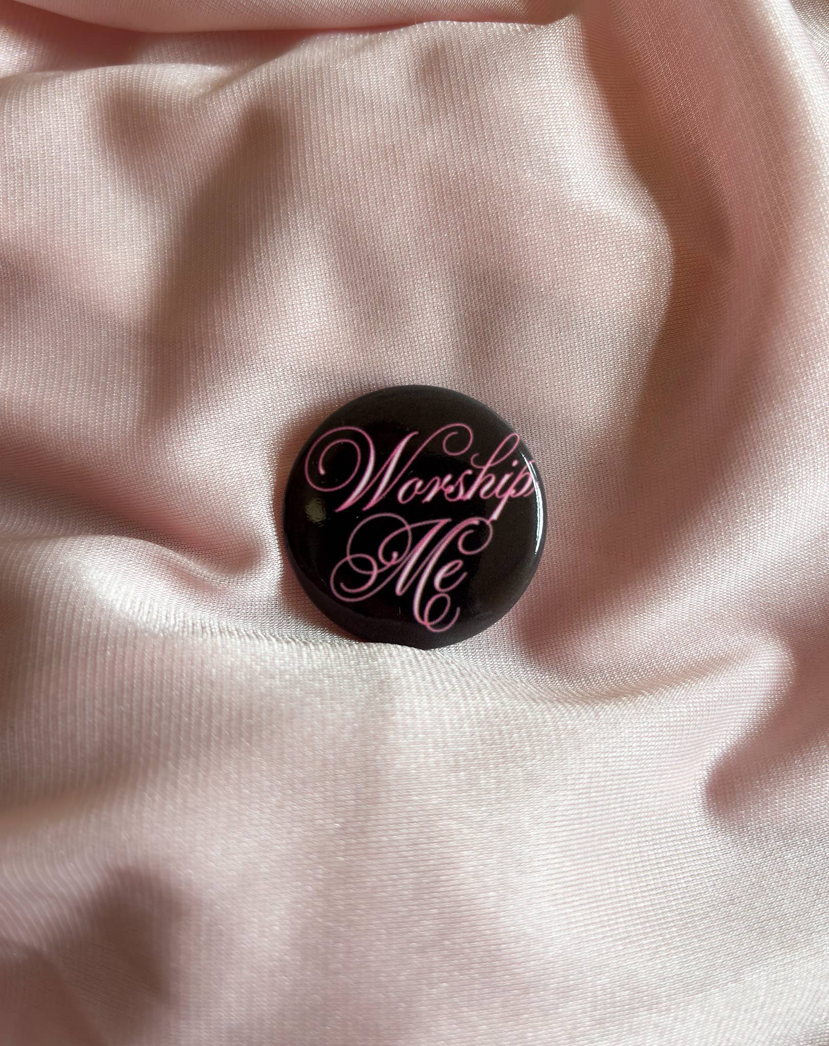 Weird girls are my thing badges: Weird girls are my thing