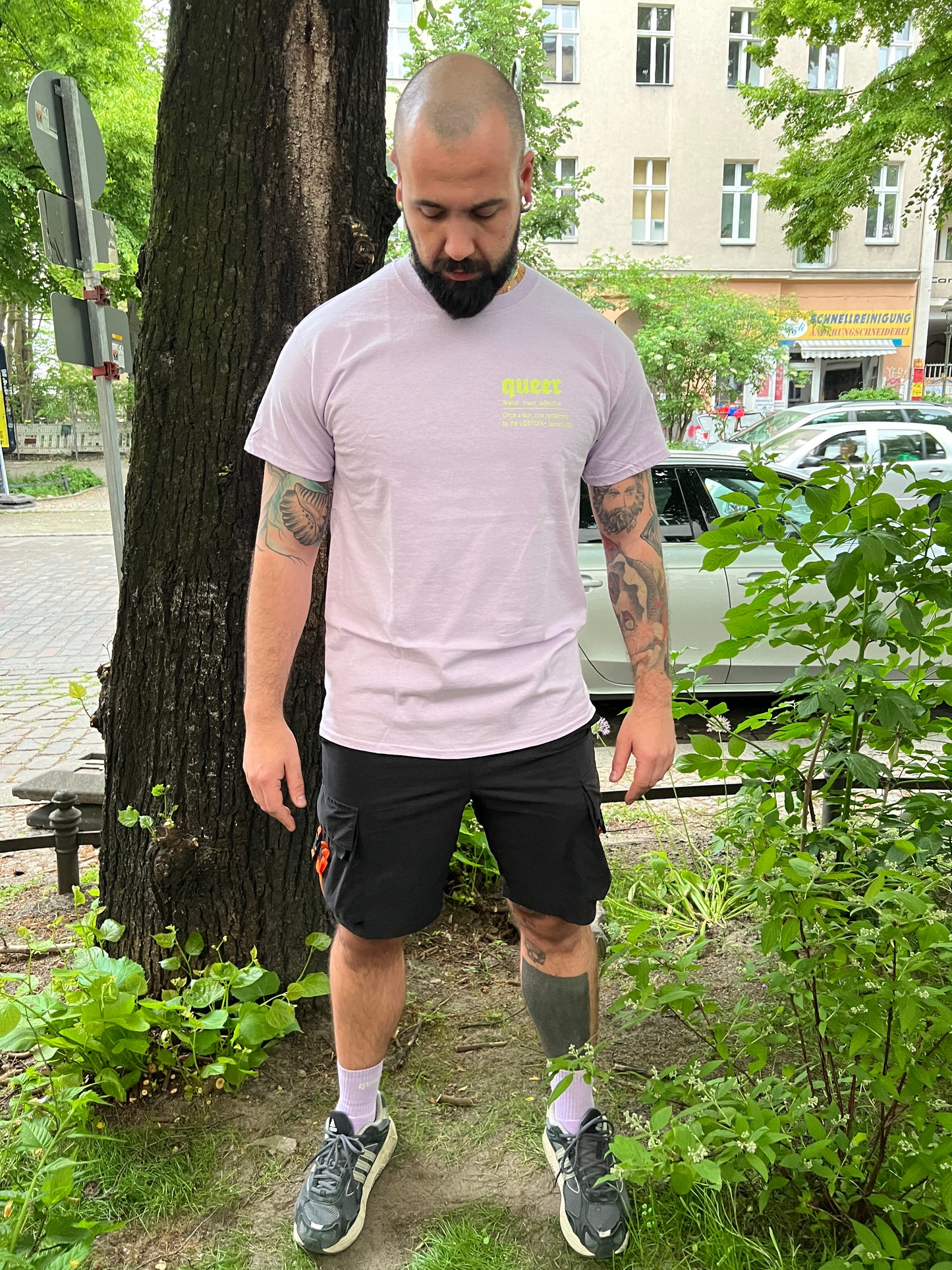 QUEER Keller Kreuzberg T-shirt lilac/lime (Wide CUT)