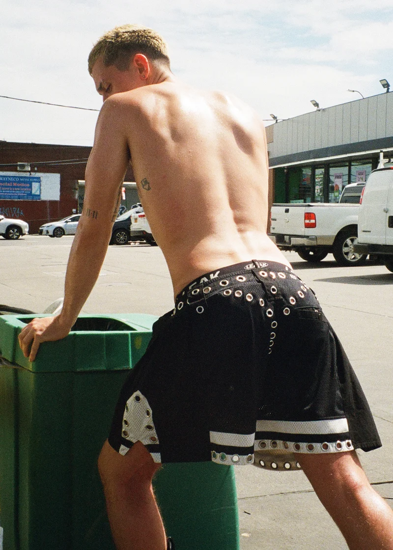 LEAK NYC - GROMMET TRACK SHORTS - BLACK