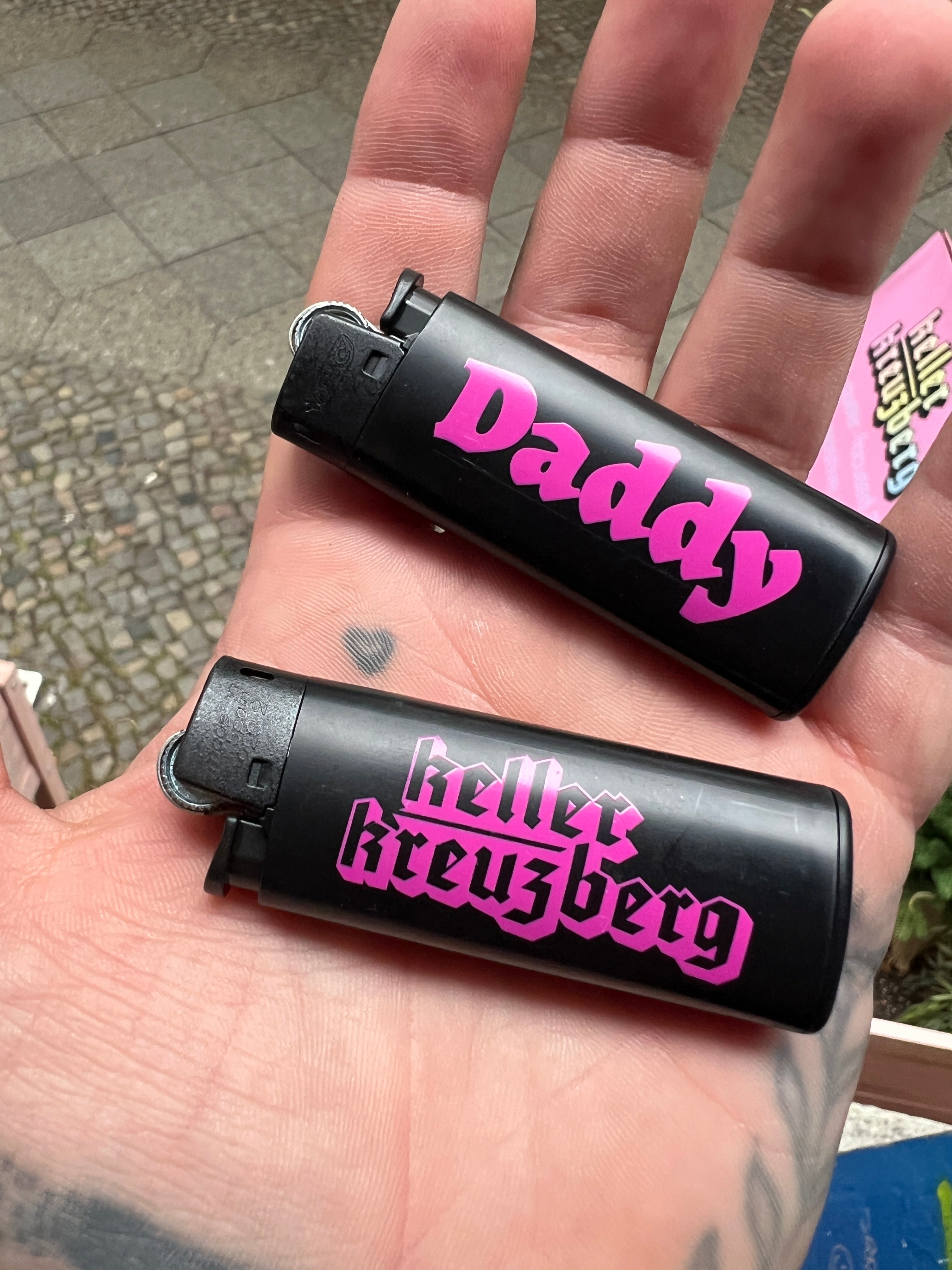 Keller Kreuzberg Lighter "Daddy" Black/Magenta