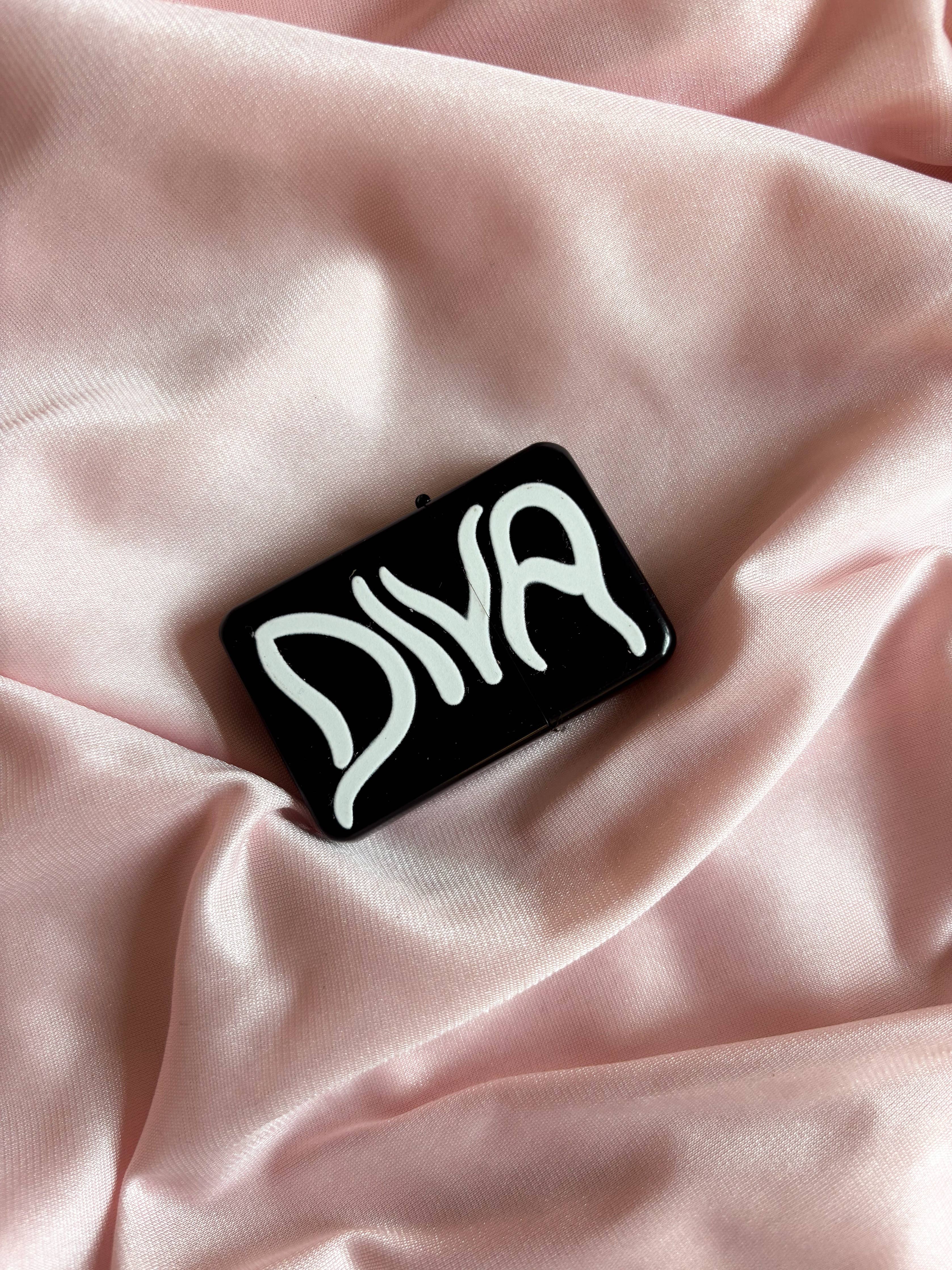 Diva Lighter: Black