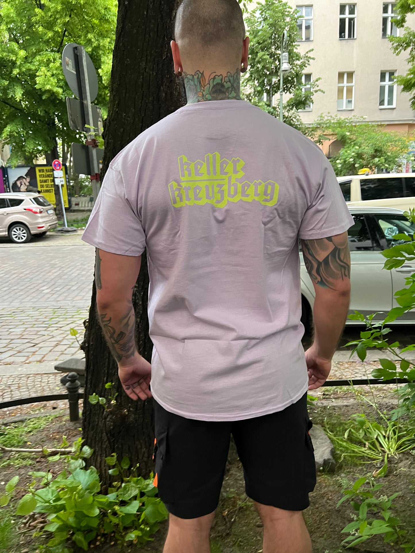 QUEER Keller Kreuzberg T-shirt lilac/lime (Wide CUT)