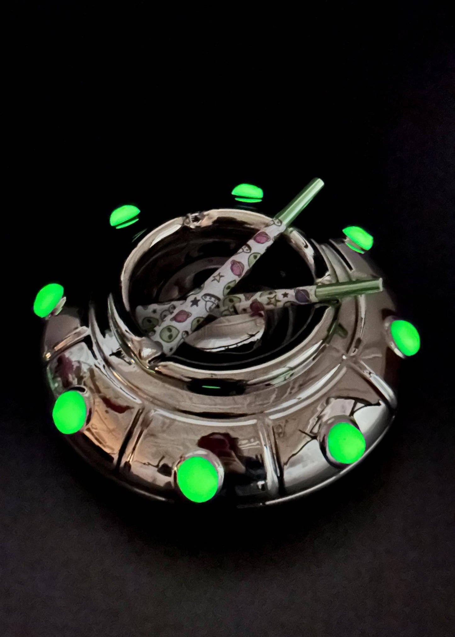 UFO ASHTRAY (glow in the dark)