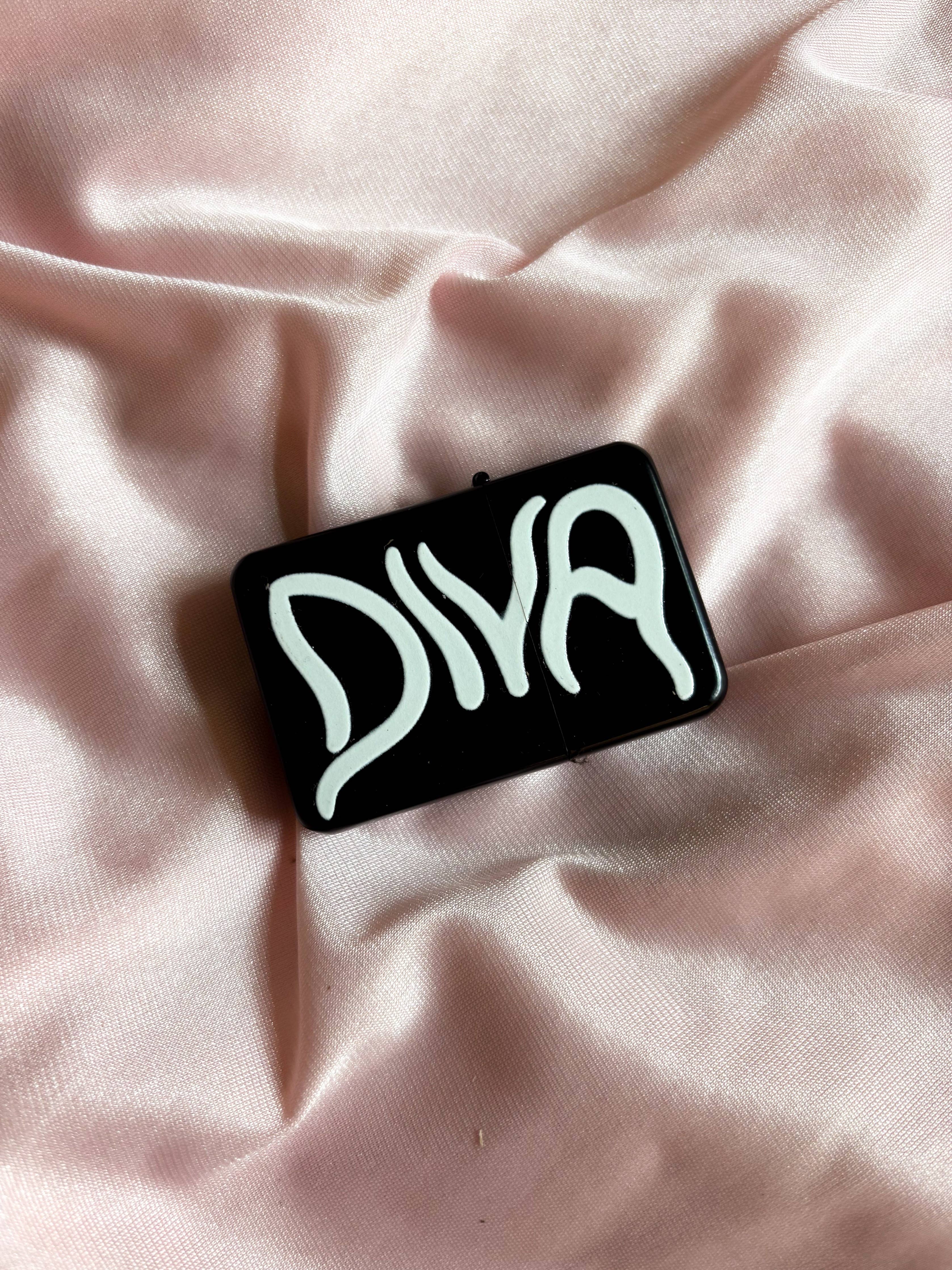 Diva Lighter: Black