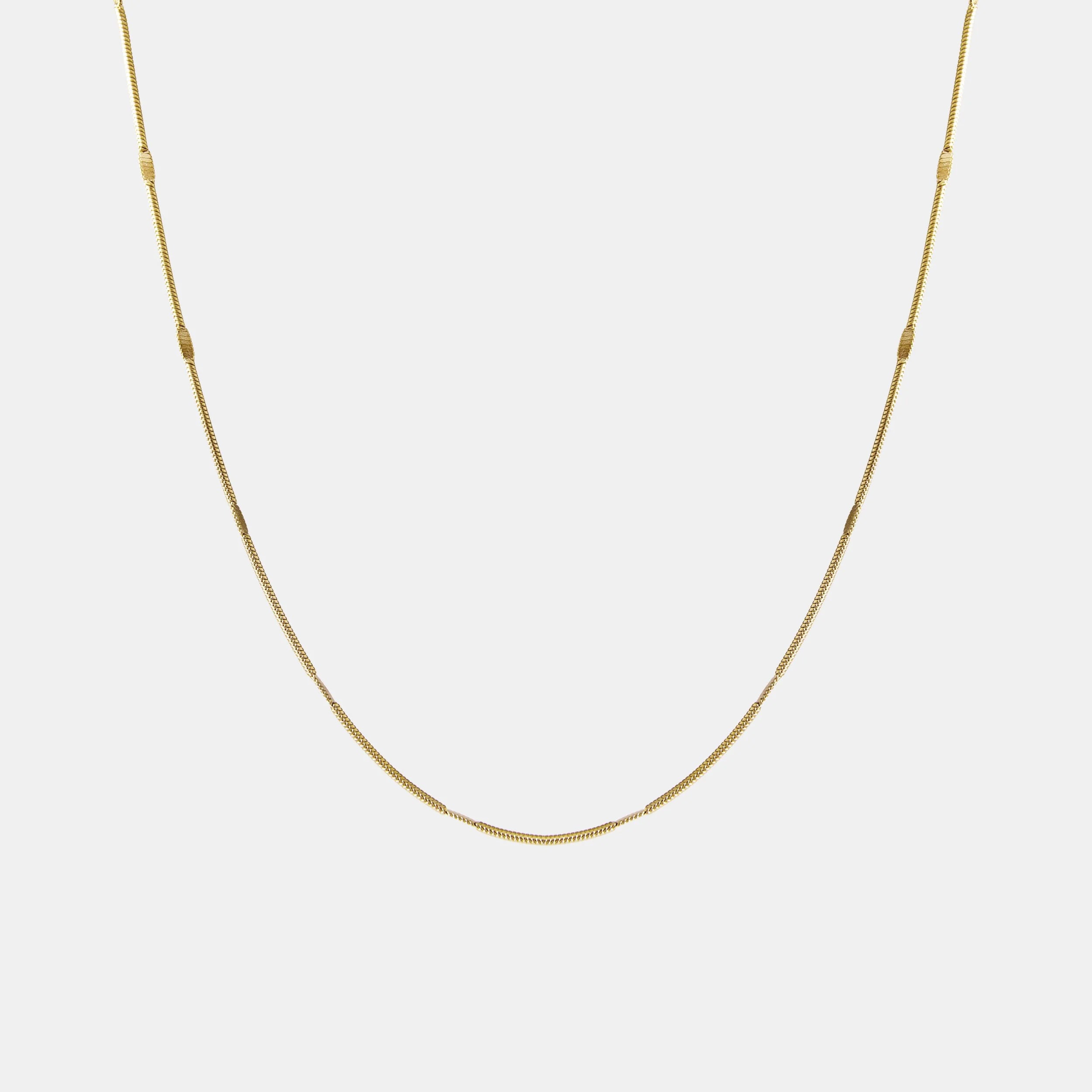 PINCHED LAYERING CHAIN NECKLACE