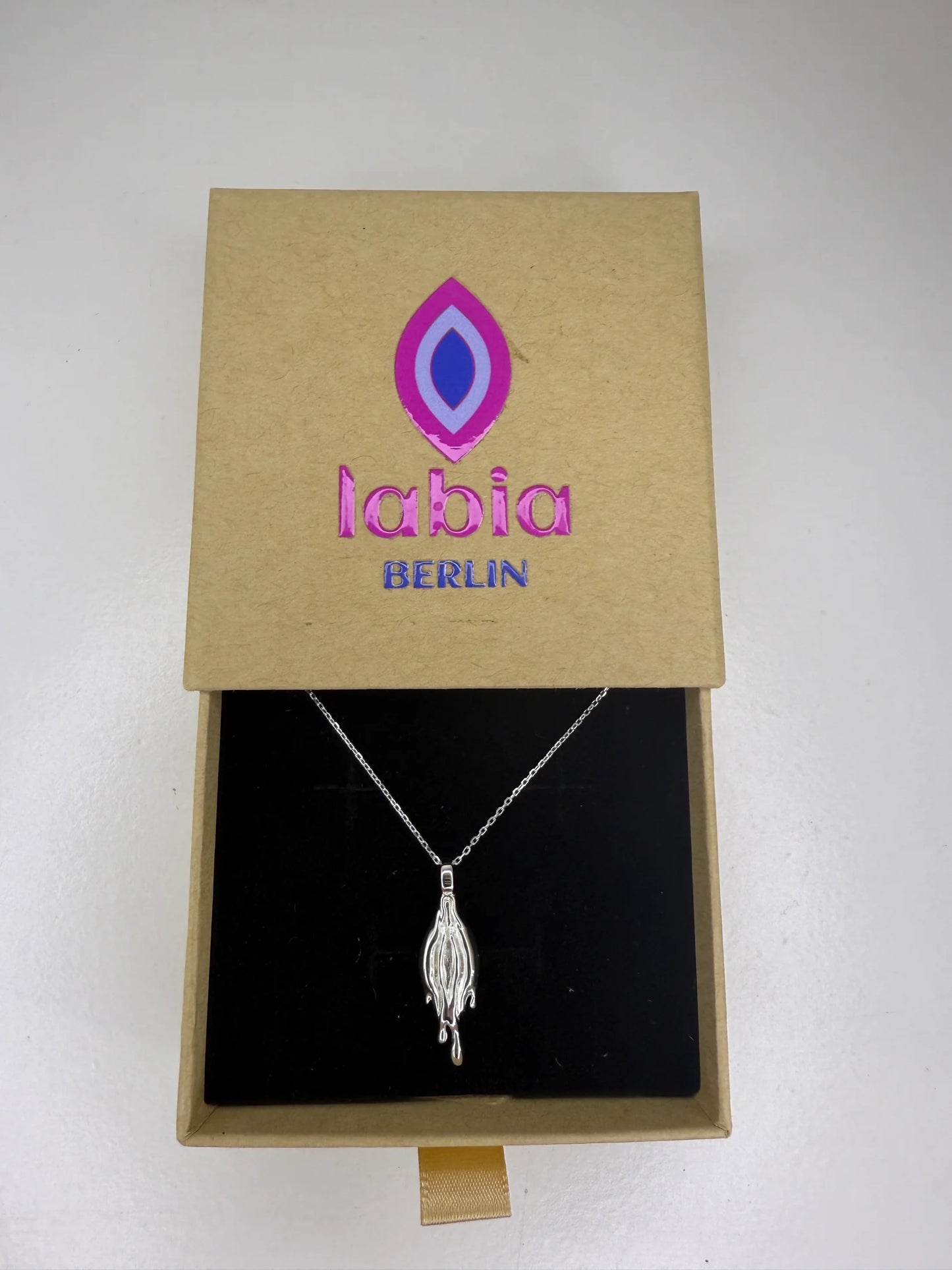 Abstract vulva necklace in 925 sterling silver by Labia Berlin