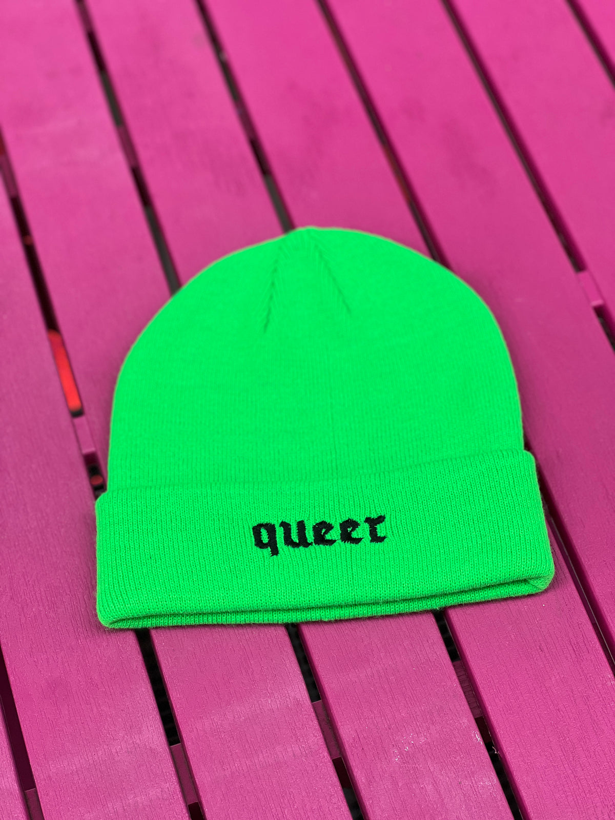 KK Beanie "queer" fluor green/black