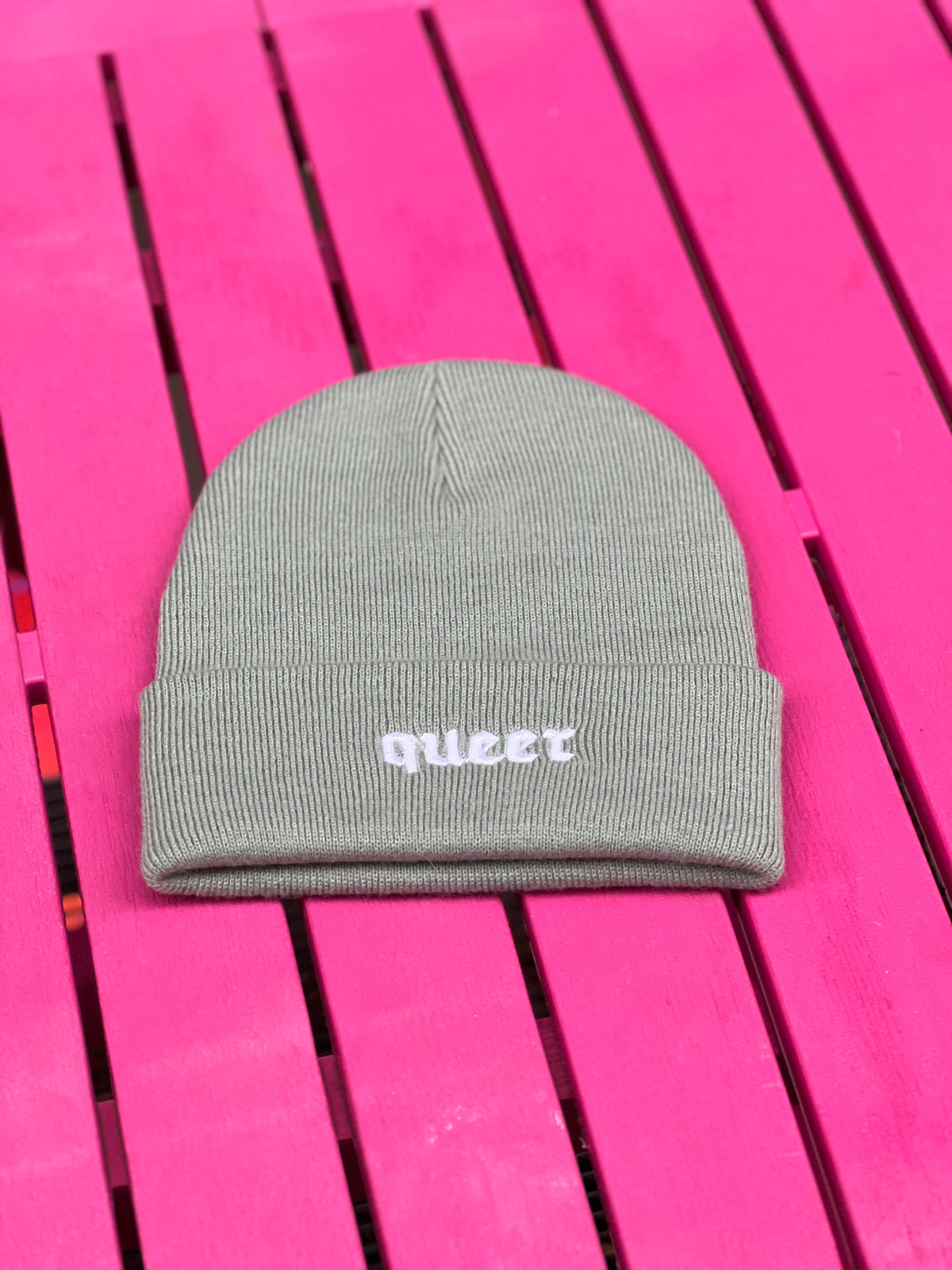 KK Beanie "queer" sage/white