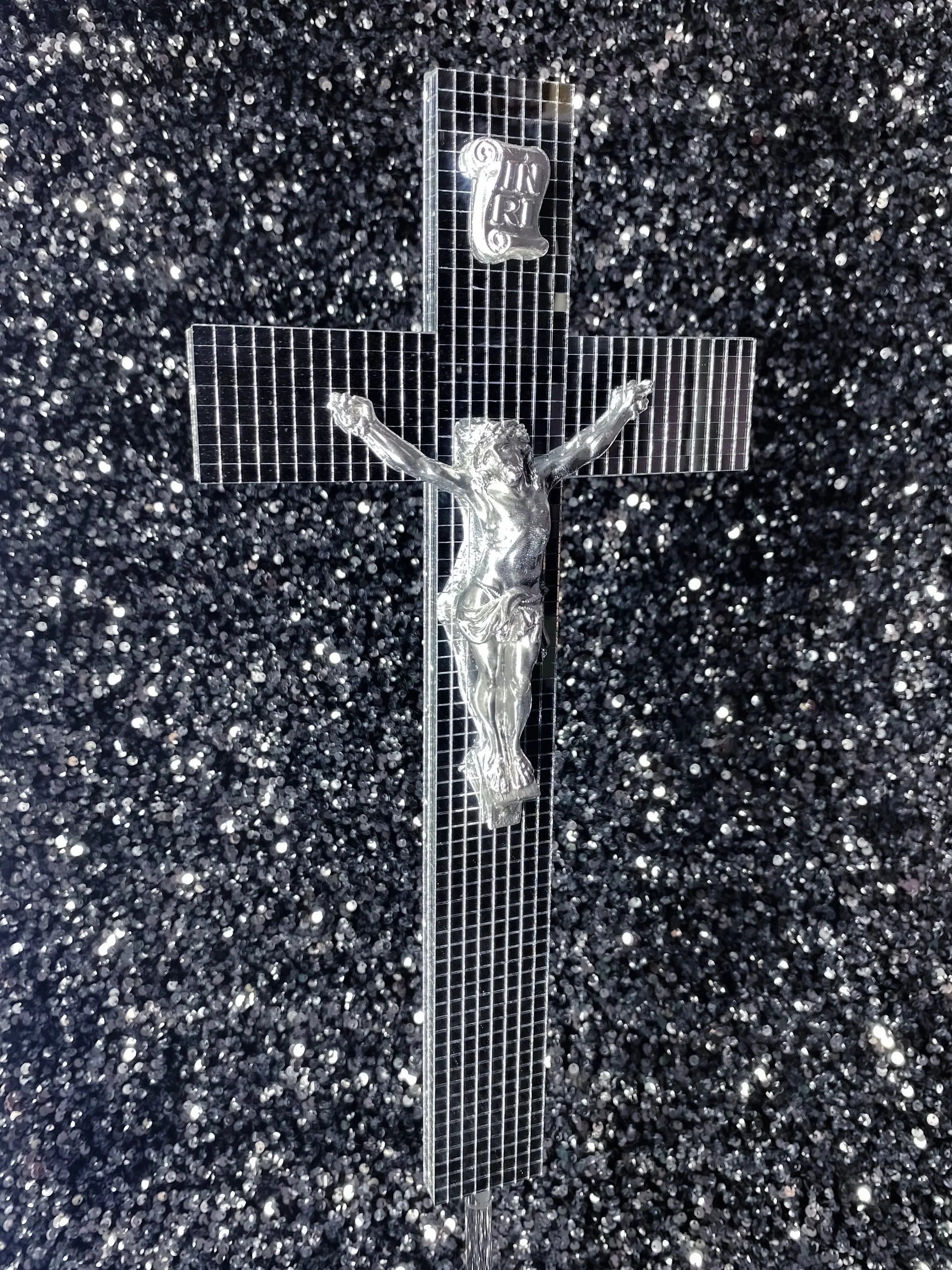 Mirror-faceted crucifix