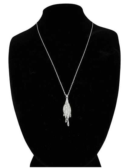 Abstract vulva necklace in 925 sterling silver by Labia Berlin