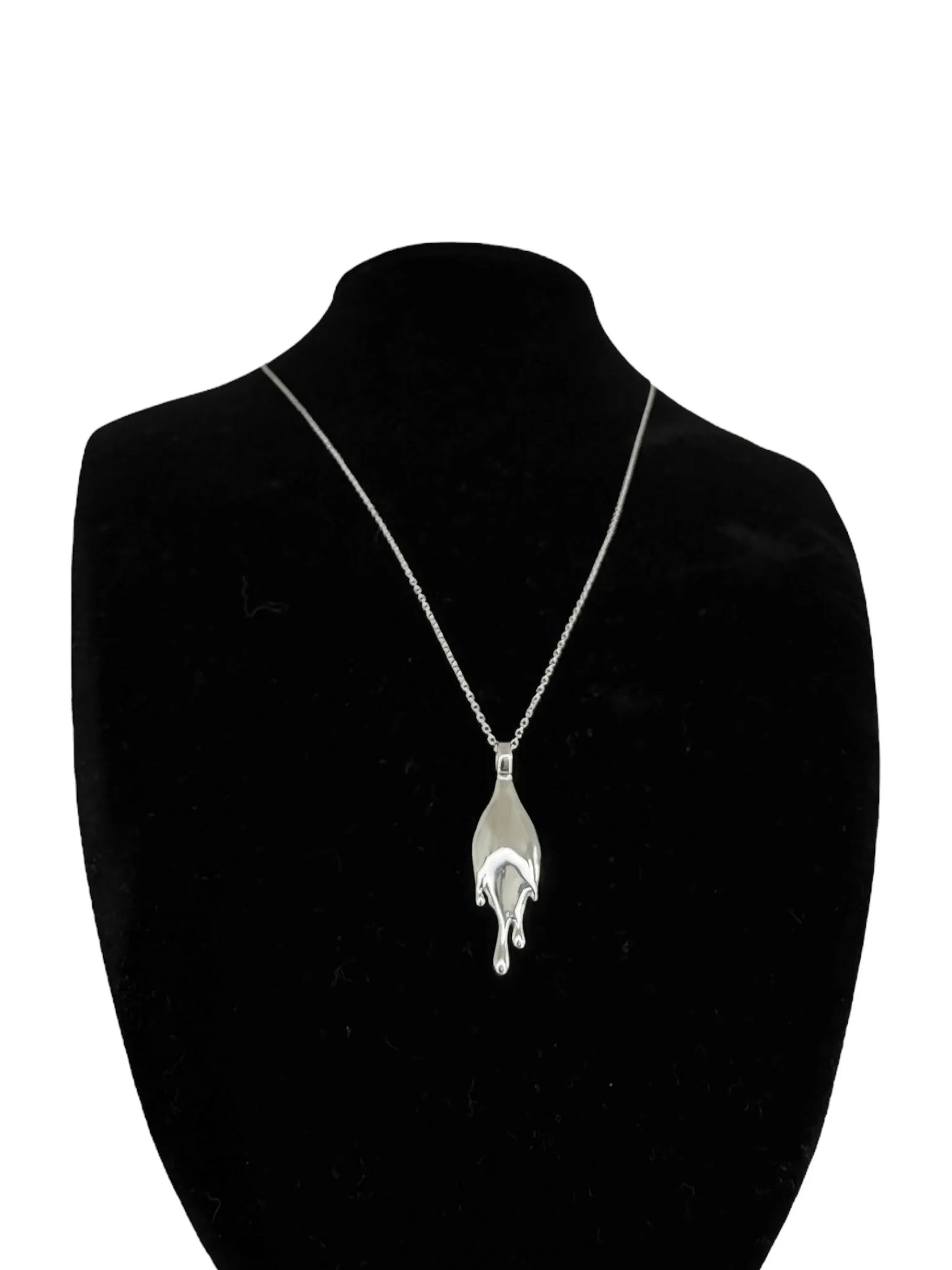 Abstract vulva necklace in 925 sterling silver by Labia Berlin
